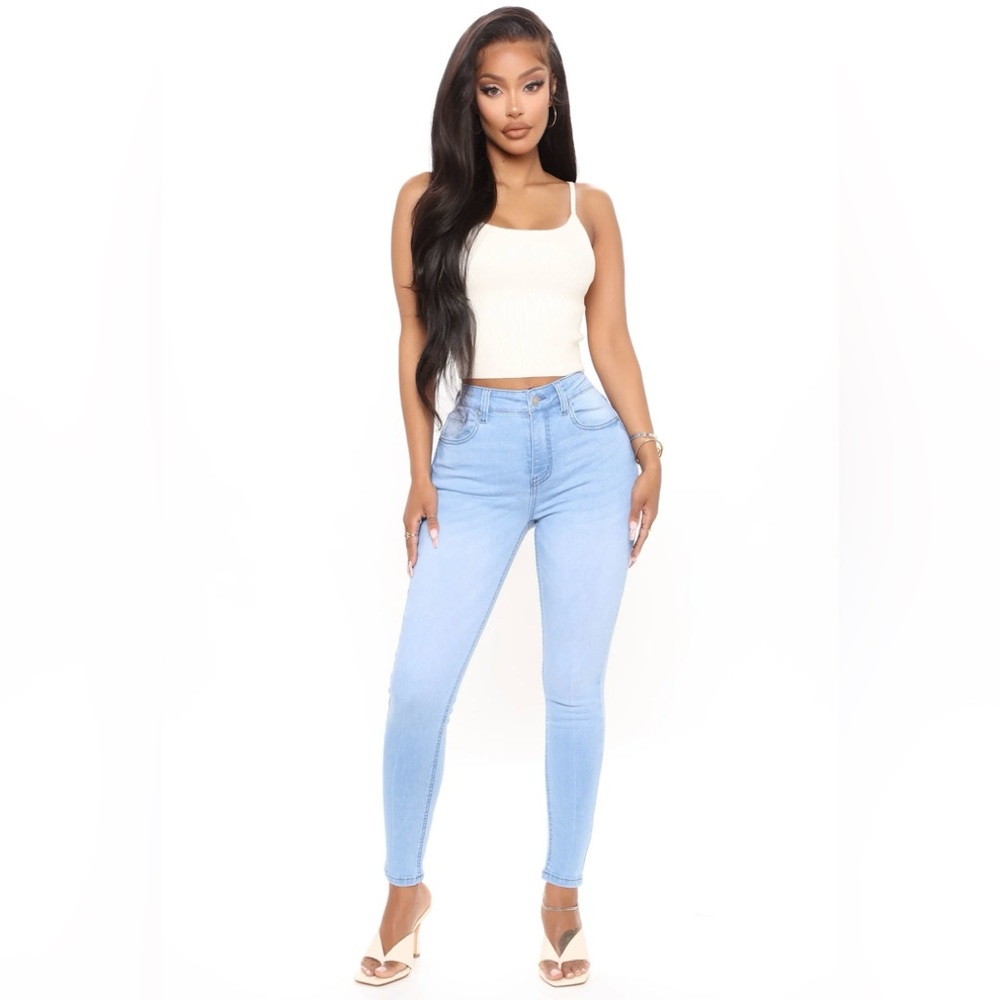 Softest Touch Súper Stretch Ankle Jeans - Light Blue Wash Size 9 .